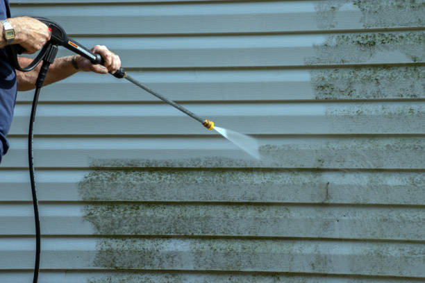 Best Fence Cleaning  in Newhall, IA